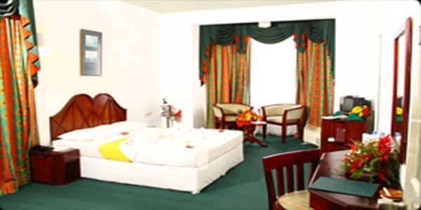 Galway Forest Lodge Hotel Нувара-Елія Екстер'єр фото