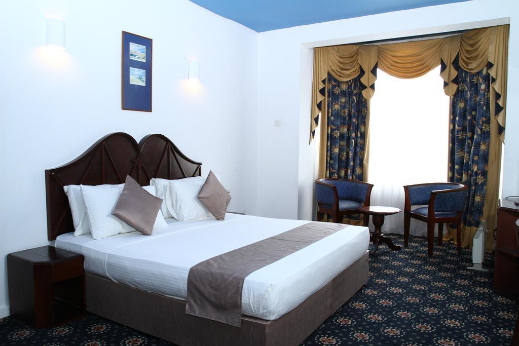 Galway Forest Lodge Hotel Нувара-Елія Екстер'єр фото