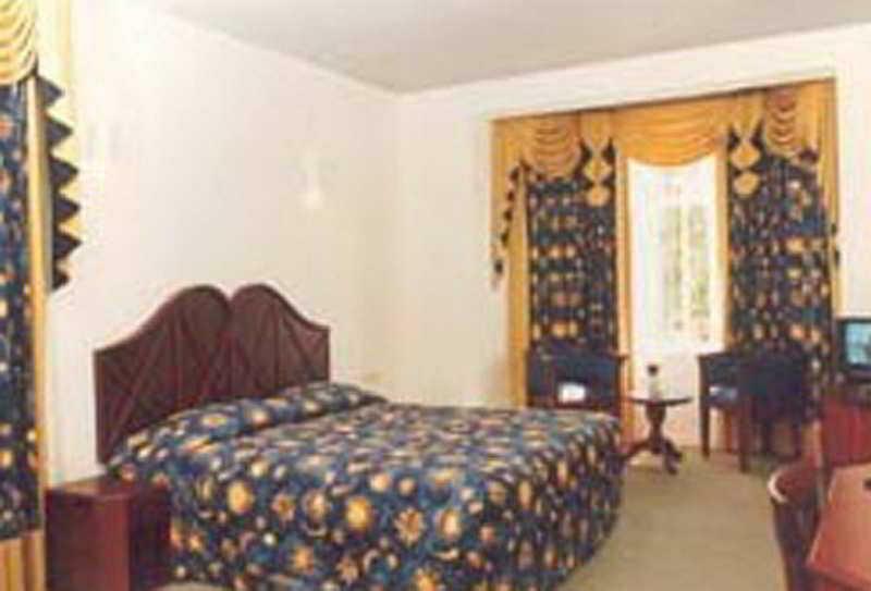 Galway Forest Lodge Hotel Нувара-Елія Номер фото