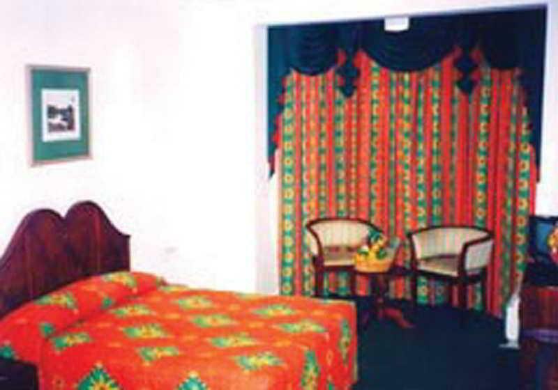 Galway Forest Lodge Hotel Нувара-Елія Екстер'єр фото